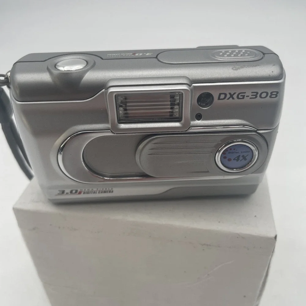 DXG-308 Ultra Compact Digital Camera 3.0MP Silver Point Shoot +Battery+Case